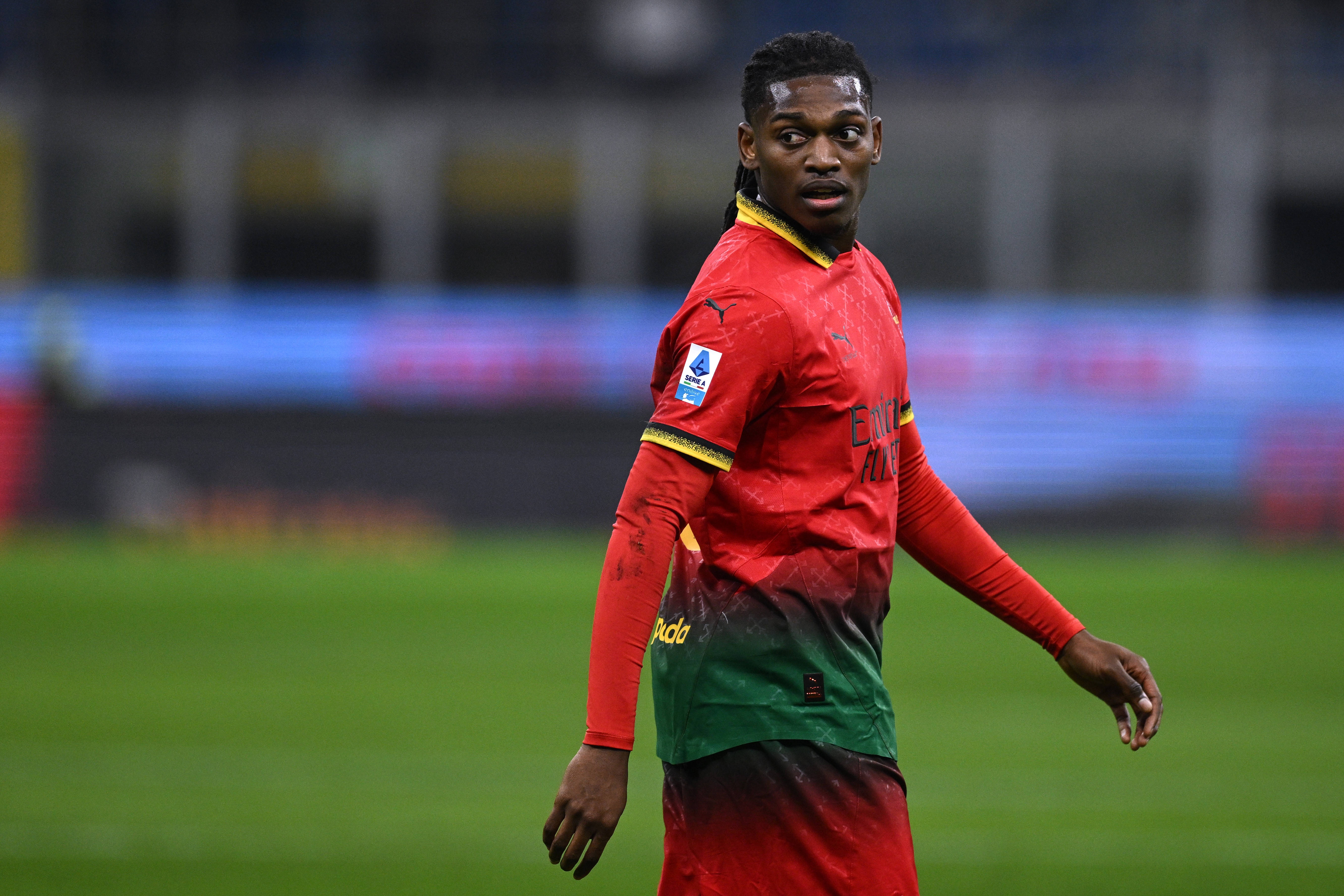 半岛体育APP-米兰跟队：莱奥仍感到小腿不适，出战博洛尼亚可能性不大