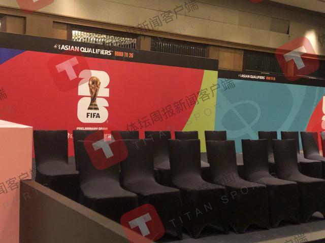 1719398911770053848.jpg 半岛体育官方网站-【前方】世预赛抽签现场已布置完毕 伊万晚间抵达