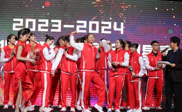 半岛体育官网-8名教练56名球员1万+现场观众 全明星赛，排超盛会