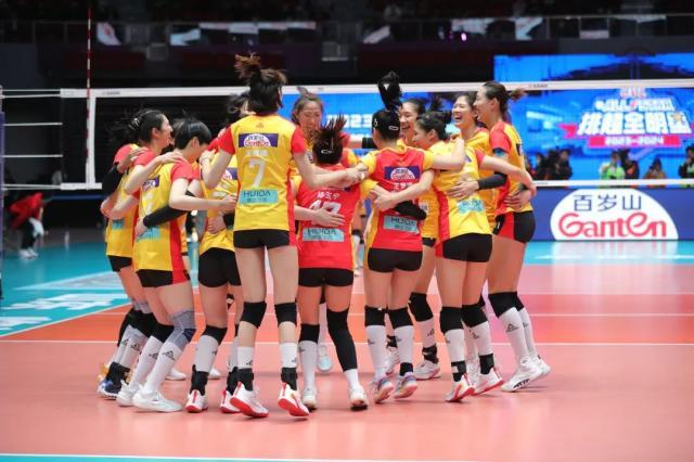 半岛体育官网-8名教练56名球员1万+现场观众 全明星赛，排超盛会