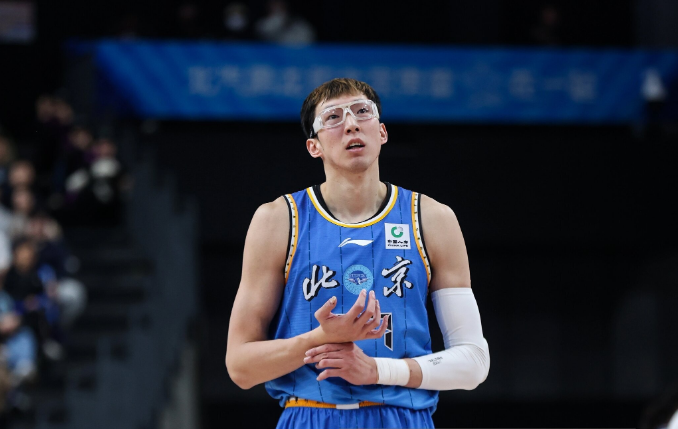 半岛体育官网-许利民:周琦眼睛初步检查不像去年那么严重 今晚肯定不打