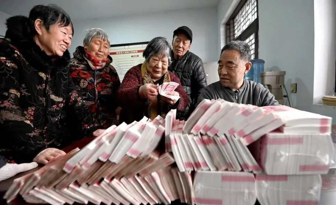 半岛体育官网-2026养老金“22连涨”稳了!工龄满40年,挂钩调整更吃香吗?