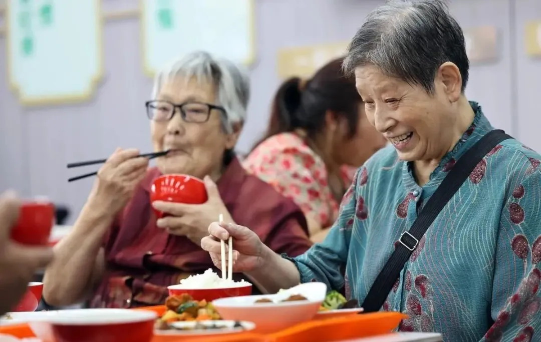 半岛体育官网-2026养老金“22连涨”稳了!工龄满40年,挂钩调整更吃香吗?