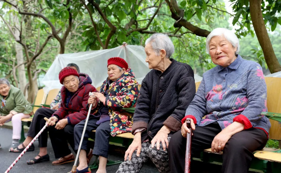 半岛体育官网-2026养老金“22连涨”稳了!工龄满40年,挂钩调整更吃香吗?