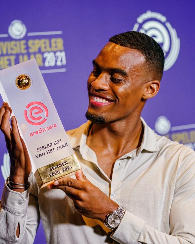 1655195274541021215.png 半岛体育官方网站-总投入达7000万欧元,拜仁对赫拉芬贝赫有何期待?