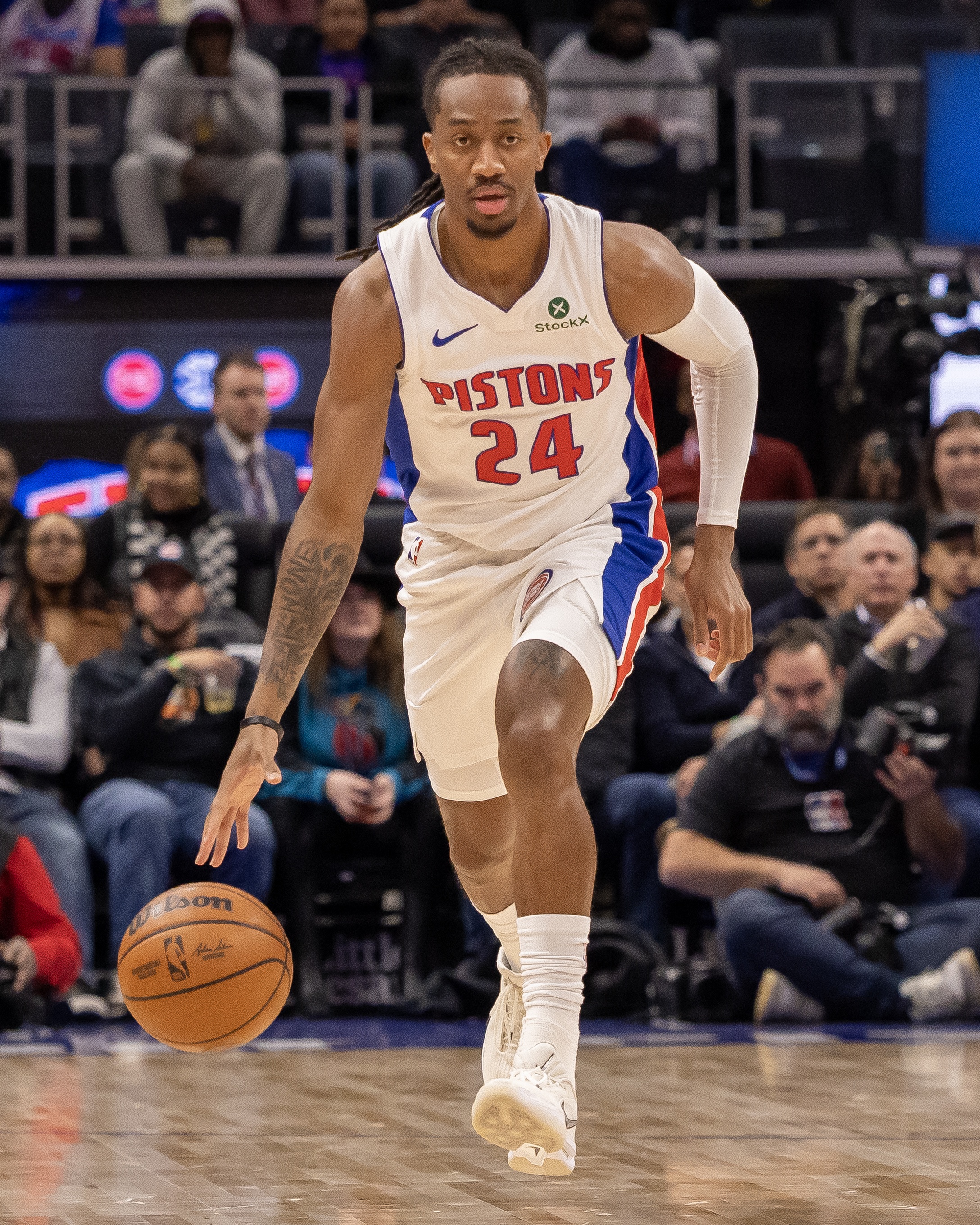 半岛体育APP-神奇小子詹金斯！两次绝平又来准绝杀 落选秀成活塞主力不靠运气